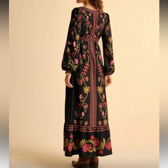 Elegant Black Floral Maxi Dress - Picture 2 of 7